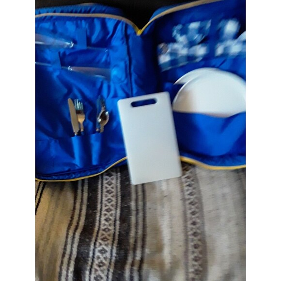 Vintage Picnic Set. Promotional Merit Cigarette Backpack - Picture 2 of 6